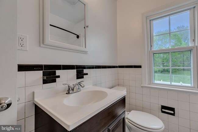 Building Photo - 3714 17th St NE