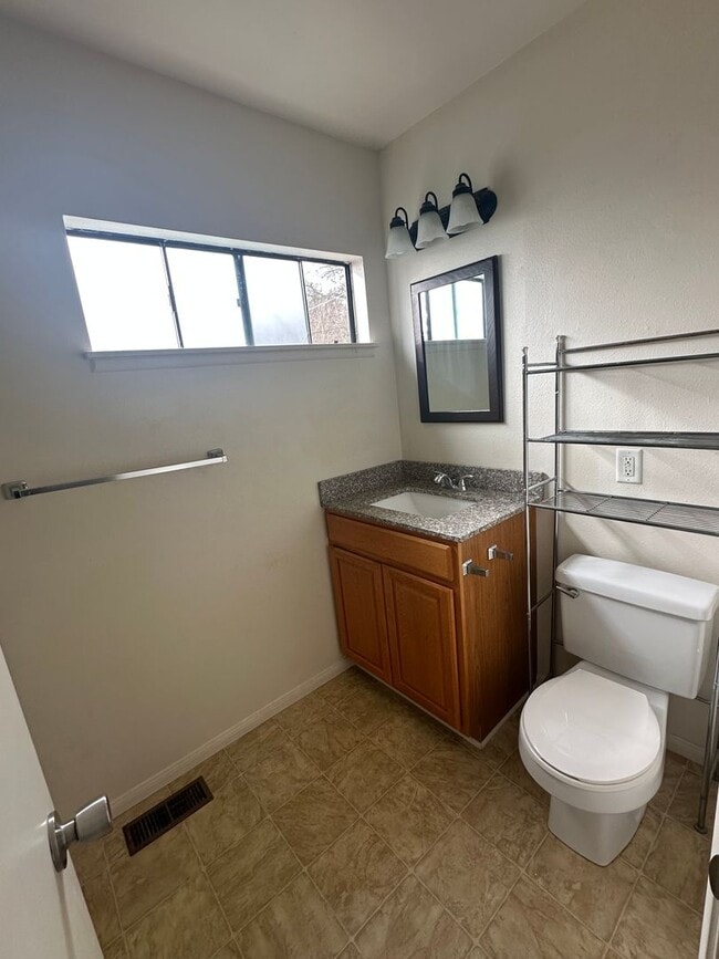 Building Photo - 1316 Chestnut St