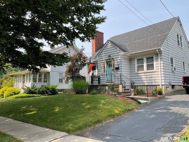 Building Photo - 278 N Elm St
