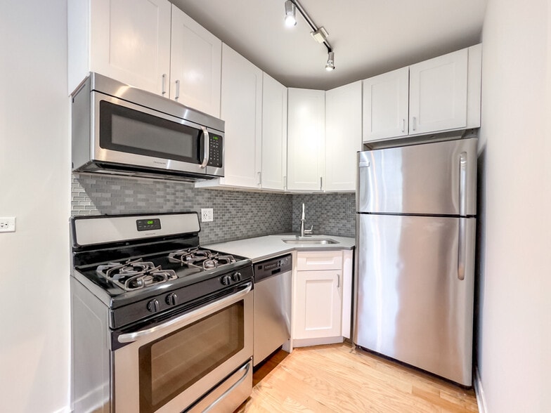 Building Photo - 2425 N Kedzie Blvd