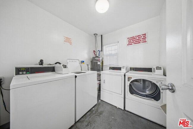 Building Photo - 4951 Cahuenga Blvd