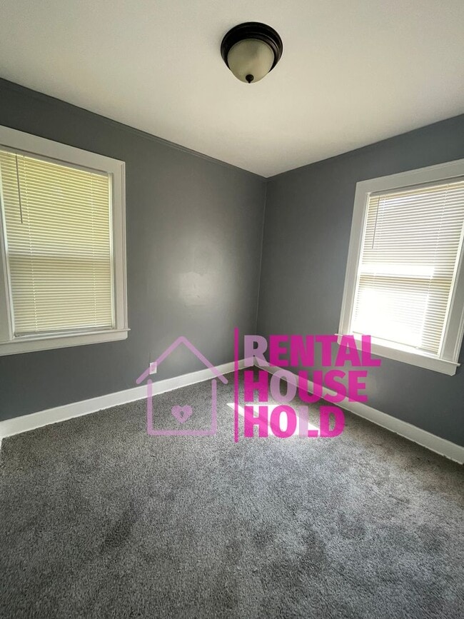 Building Photo - 3 Bedroom 1 Bath Single Family Home Locate...