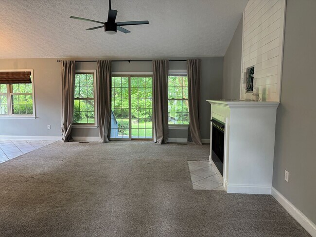 Building Photo - Beautiful Brick Home with Bonus Room in Desirable Berne Glade!