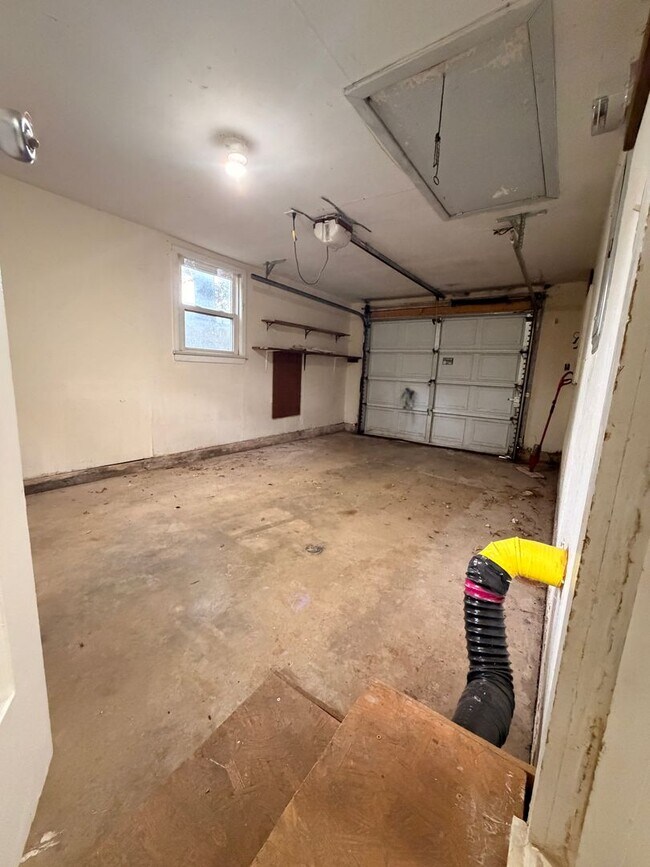 Building Photo - 1317 S Kentwood Ave