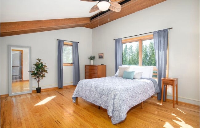 Building Photo - Beautiful, secluded 3 bedroom home for rent