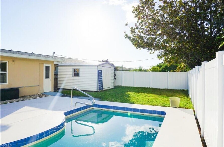 Primary Photo - 6004 Deming Ave