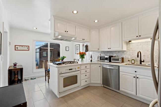 Building Photo - 232 Nevada St