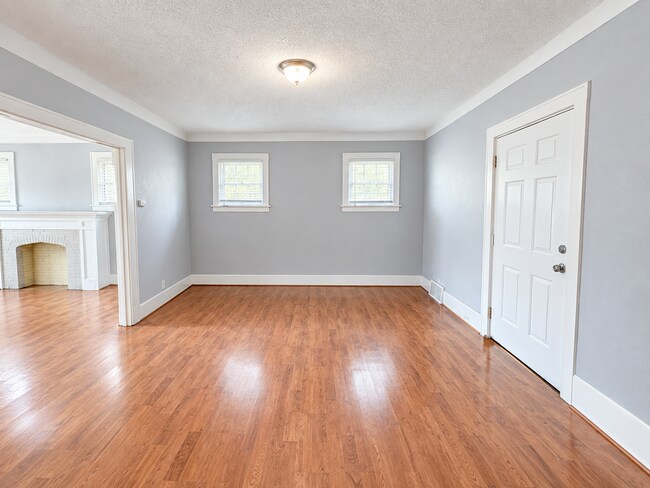 Building Photo - 4368 Buckingham