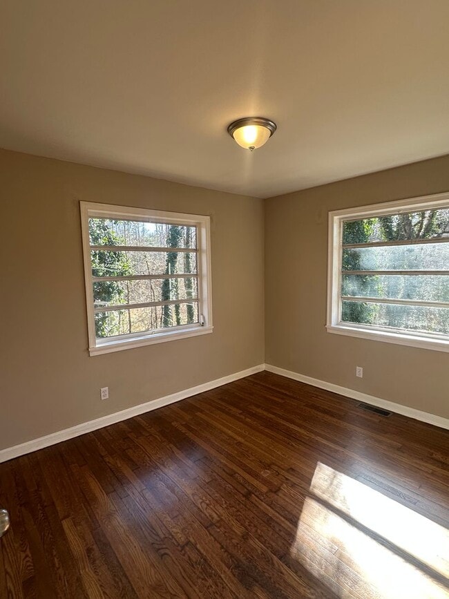 Building Photo - 3 bedroom in Clarkesville!