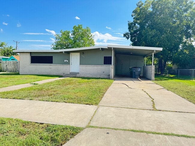 Primary Photo - 3007 Bobolink St