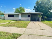 Building Photo - 3007 Bobolink St