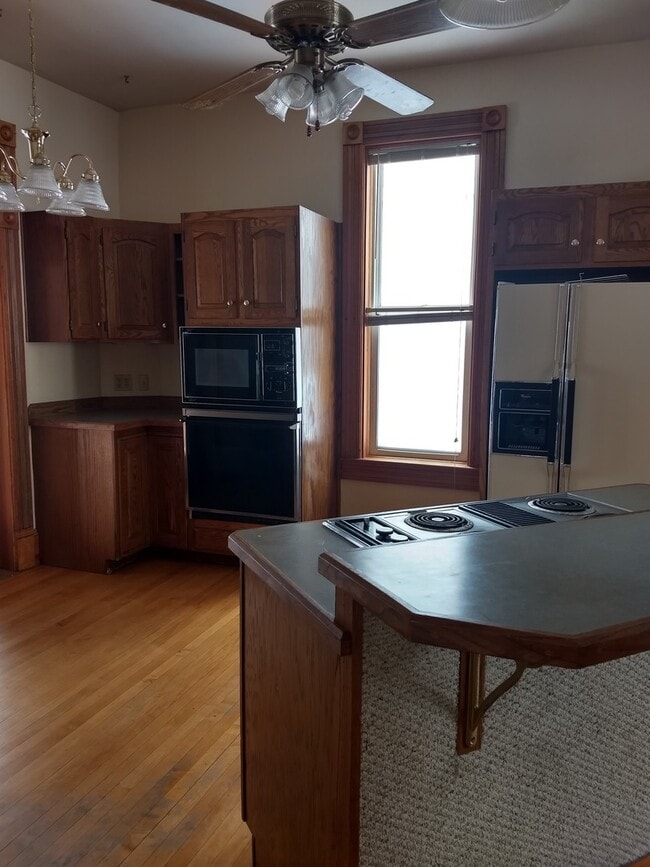 Building Photo - Two Bedroom Home! Fenced in yard! Pet Nego...