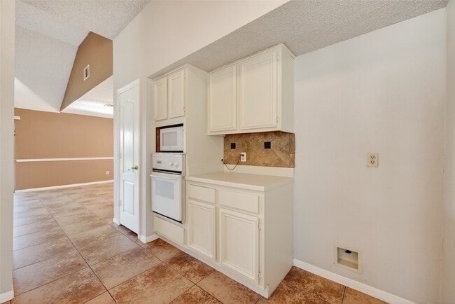 Building Photo - 11415 Chariot Dr