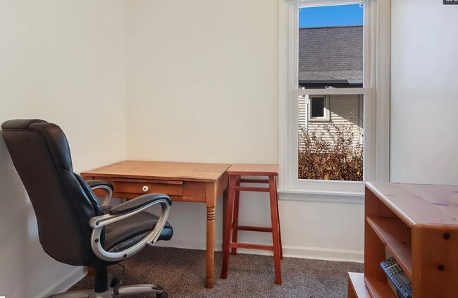 Small 9x9 office - 403 W Eleventh St