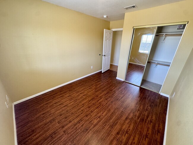 Building Photo - 9000 Underwood Ave