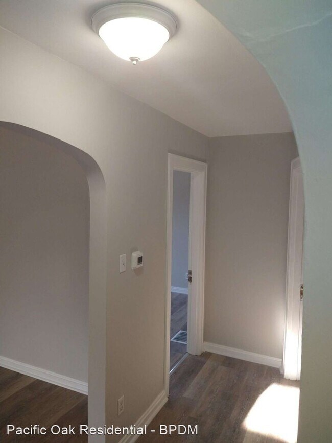 Building Photo - 3 br, 1 bath House - 742 Greenmound Road