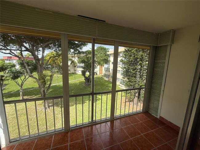 Building Photo - 1540 NE 191st St