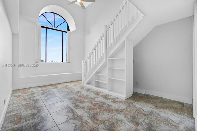 Building Photo - 15549 N Miami Lakeway