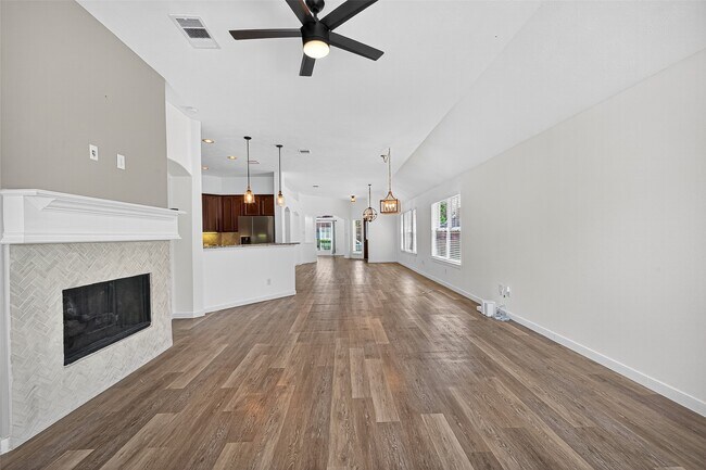 Building Photo - 16930 Creek Mountain Dr