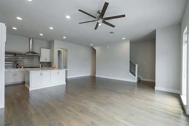 Building Photo - 1292 N Prairie Ave