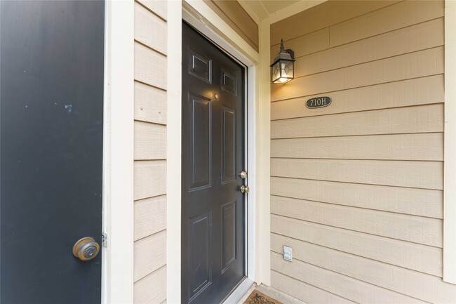 Building Photo - 710 Bering Dr