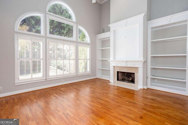 Building Photo - 3206 Windsor Lake Dr NE