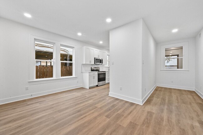Building Photo - Top of the line House in West Campus for A...