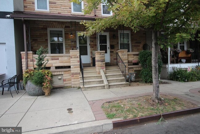 Building Photo - 230 S 3rd Ave