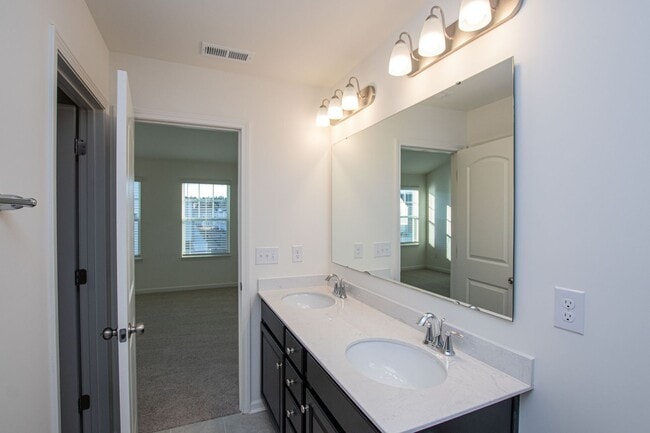Building Photo - BEAUTIFUL 2 Bedroom in MIDLAND