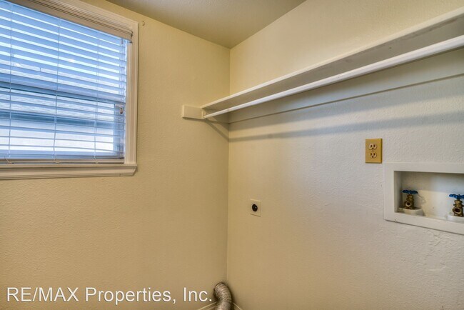 Building Photo - 3 br, 2.5 bath House - 3085 Haystack Drive