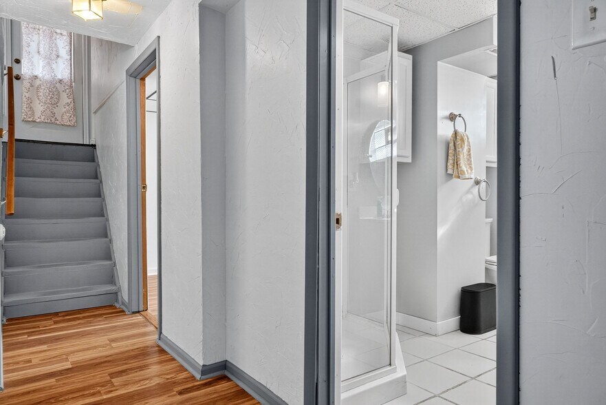 Basement Full Bathroom - 4429 S Hills Dr