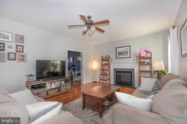 Building Photo - 7629 Hamelin Ln