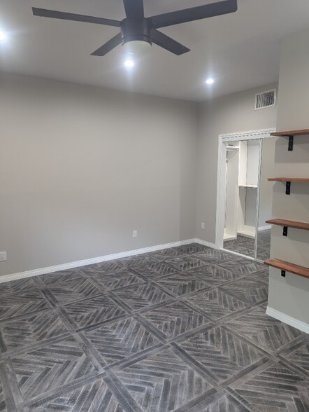 Building Photo - 3115 Hollycrest Dr