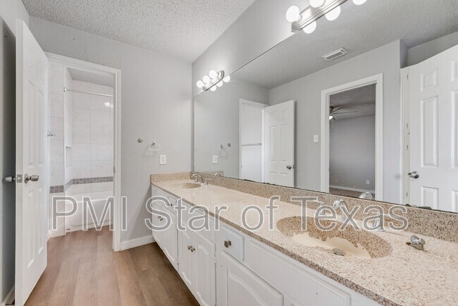 Building Photo - 13214 Fall Mnr