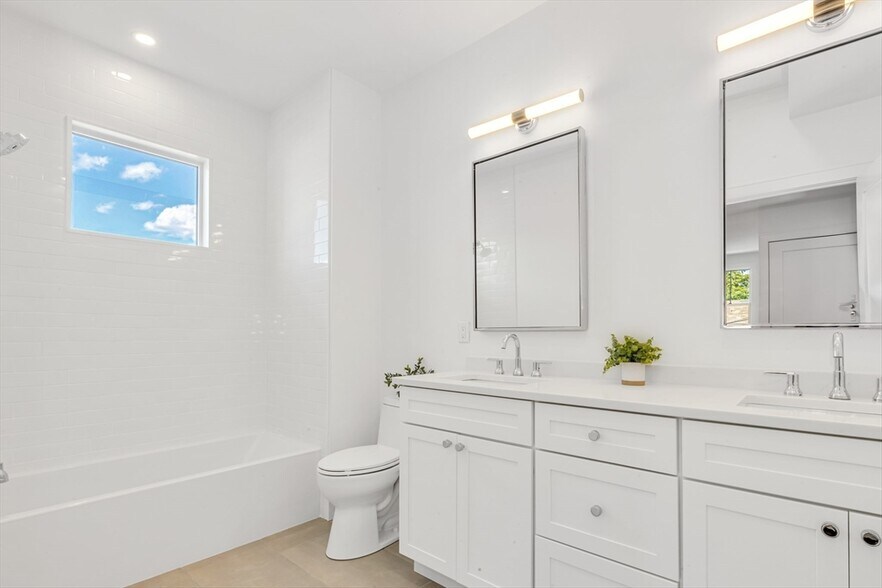 Building Photo - 142 Birch St