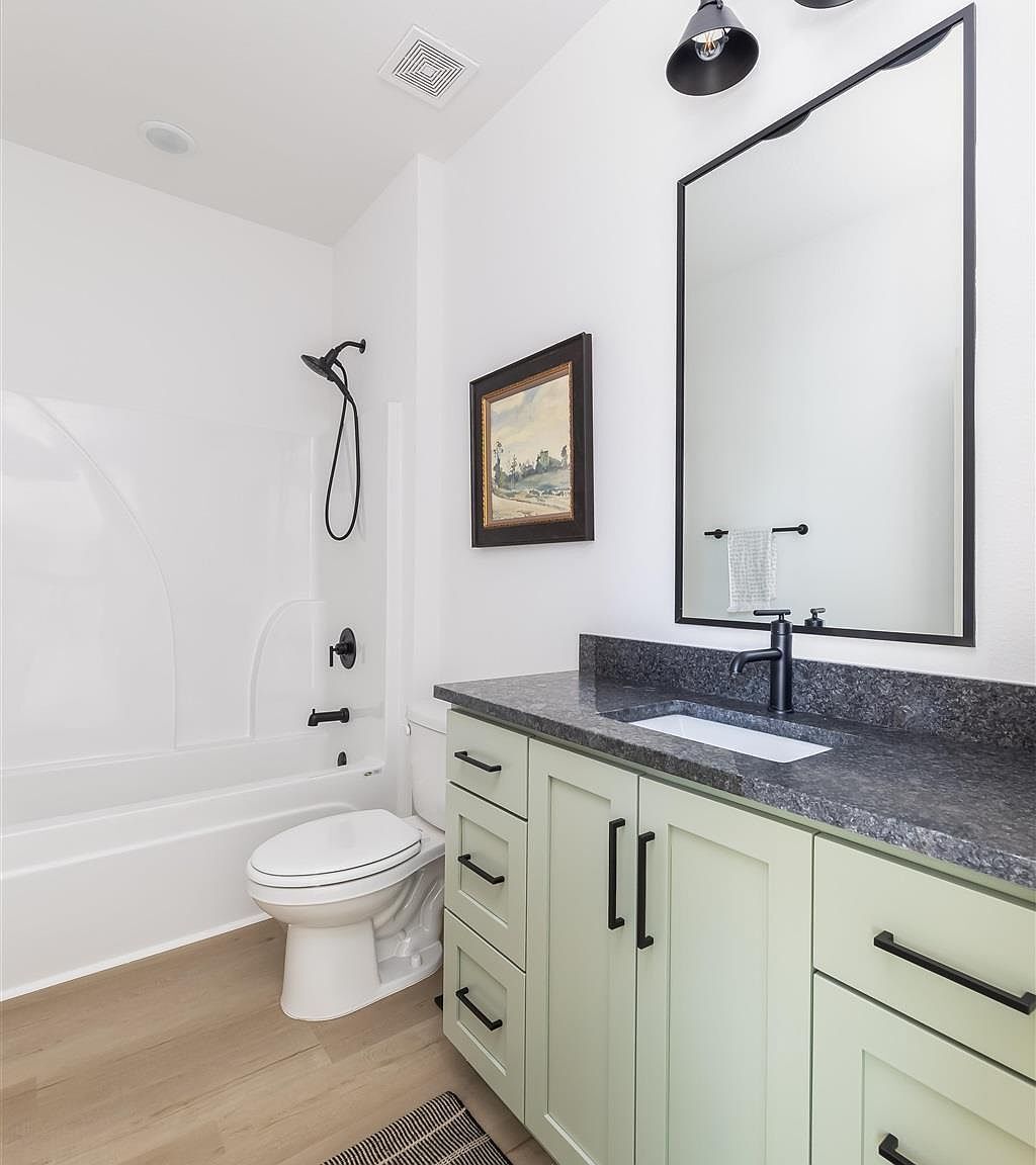 Building Photo - 511 N C St