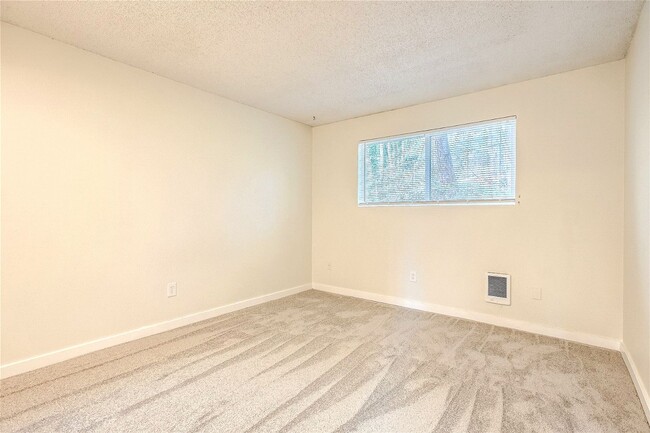 Building Photo - NEW PRICE!!! Modern, Remodeled  2BR/1BA wi...