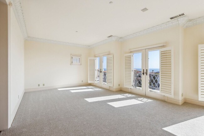 Building Photo - OCEAN VIEW CUSTOM BUILT LUXURY ESTATE