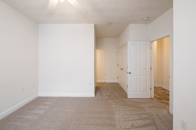 Building Photo - 915 Colley Ave