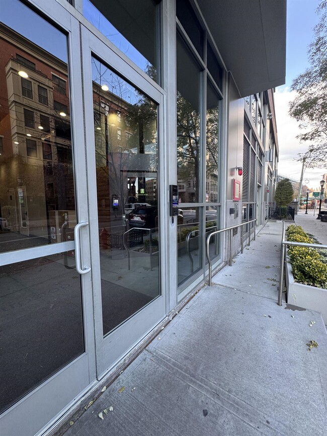 Building Photo - 800 Jackson St