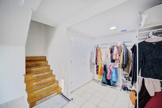 Building Photo - 1024 Juniper Ave