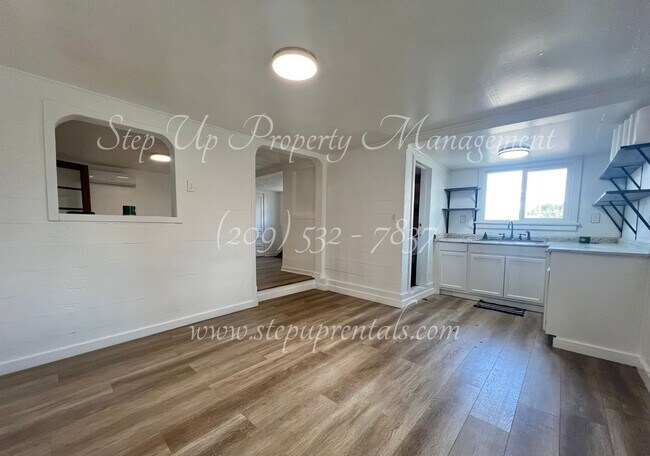 Building Photo - Updated 1 Bedroom All Electric Apartment Near Downtown Sonora!