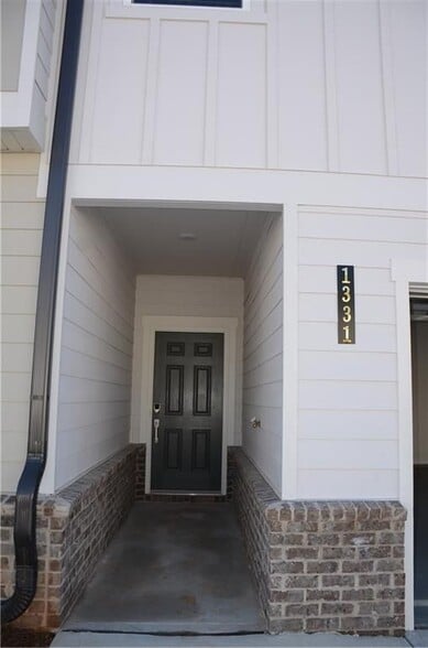 Building Photo - 1331 Pt Pl Dr