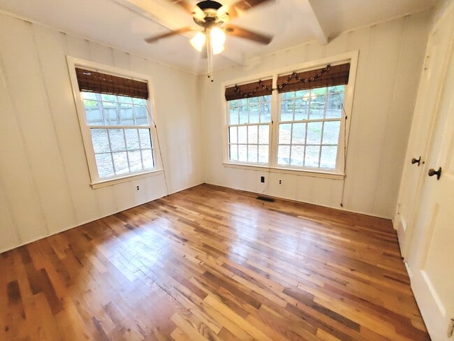 Building Photo - 829 Texas Ave