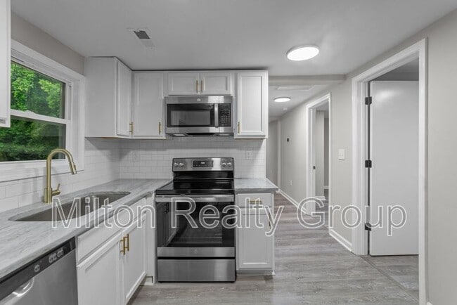 Building Photo - 602 Ross Rd