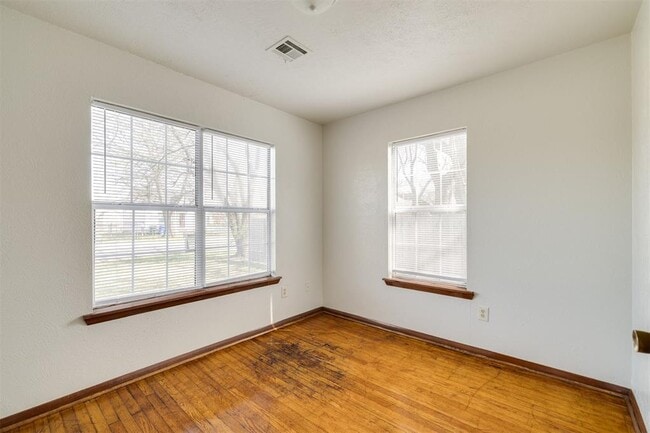 Building Photo - 1131 Stubbeman Ave