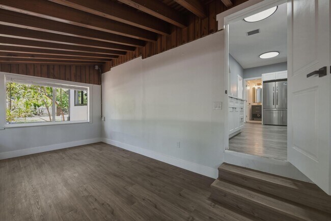 Building Photo - 12980 NE 10th Ave