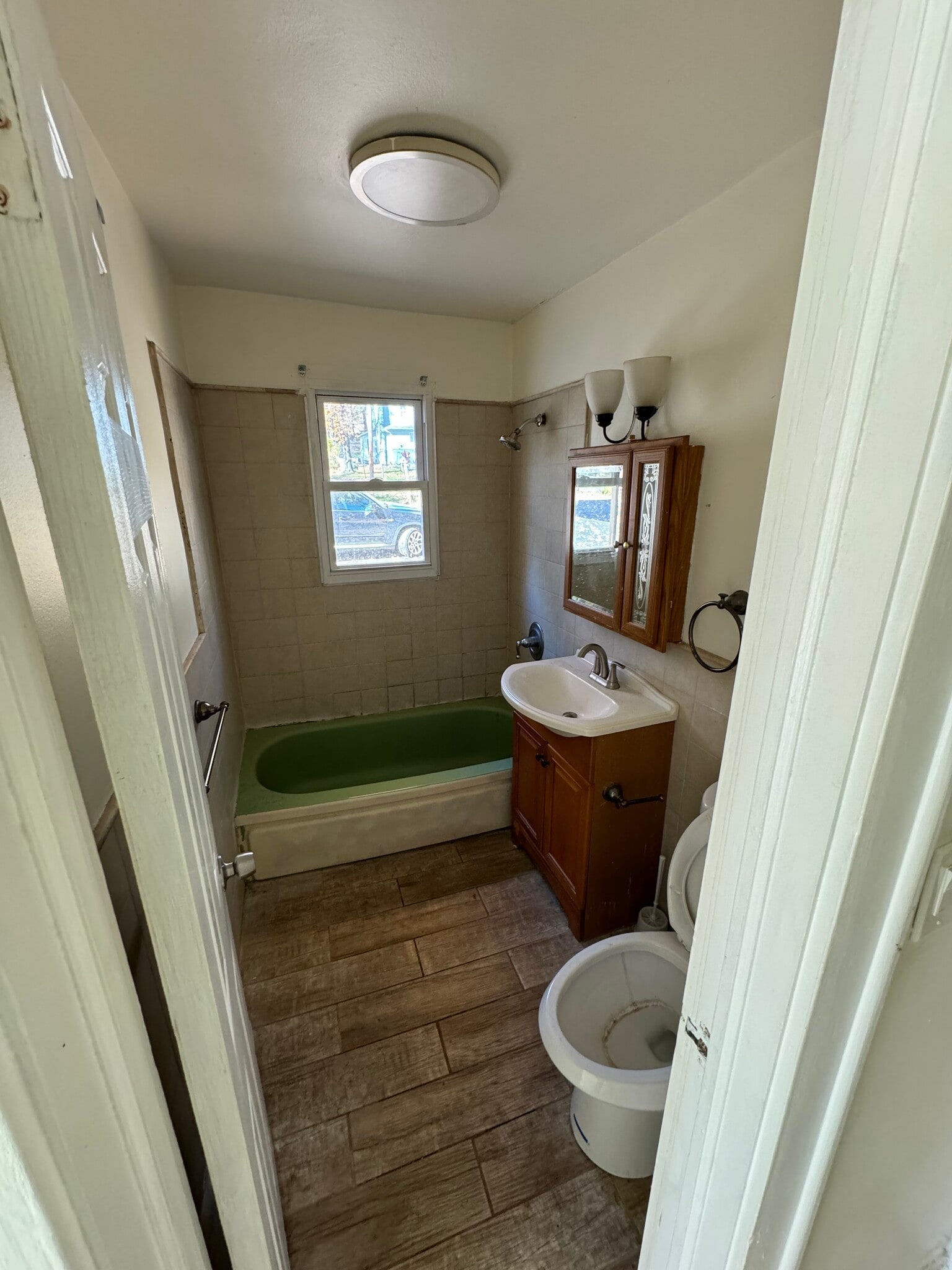 1 bedroom $1200 - 27 Hillside Ave