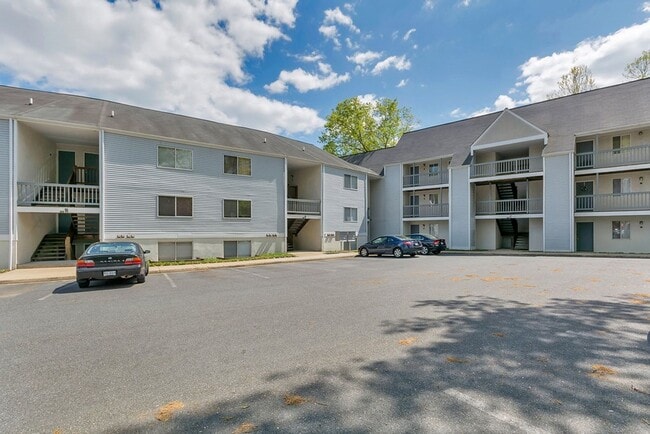 Building Photo - 1243 Cedars Ct