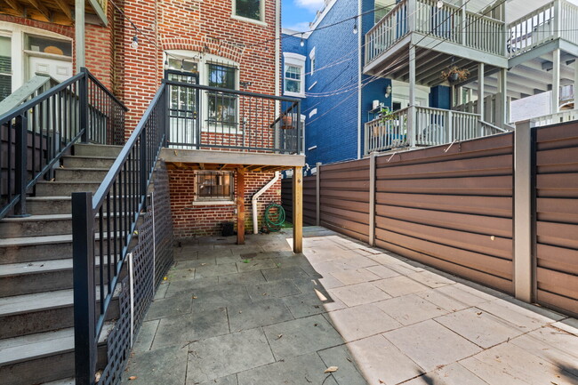 Building Photo - 445 Newton Pl NW